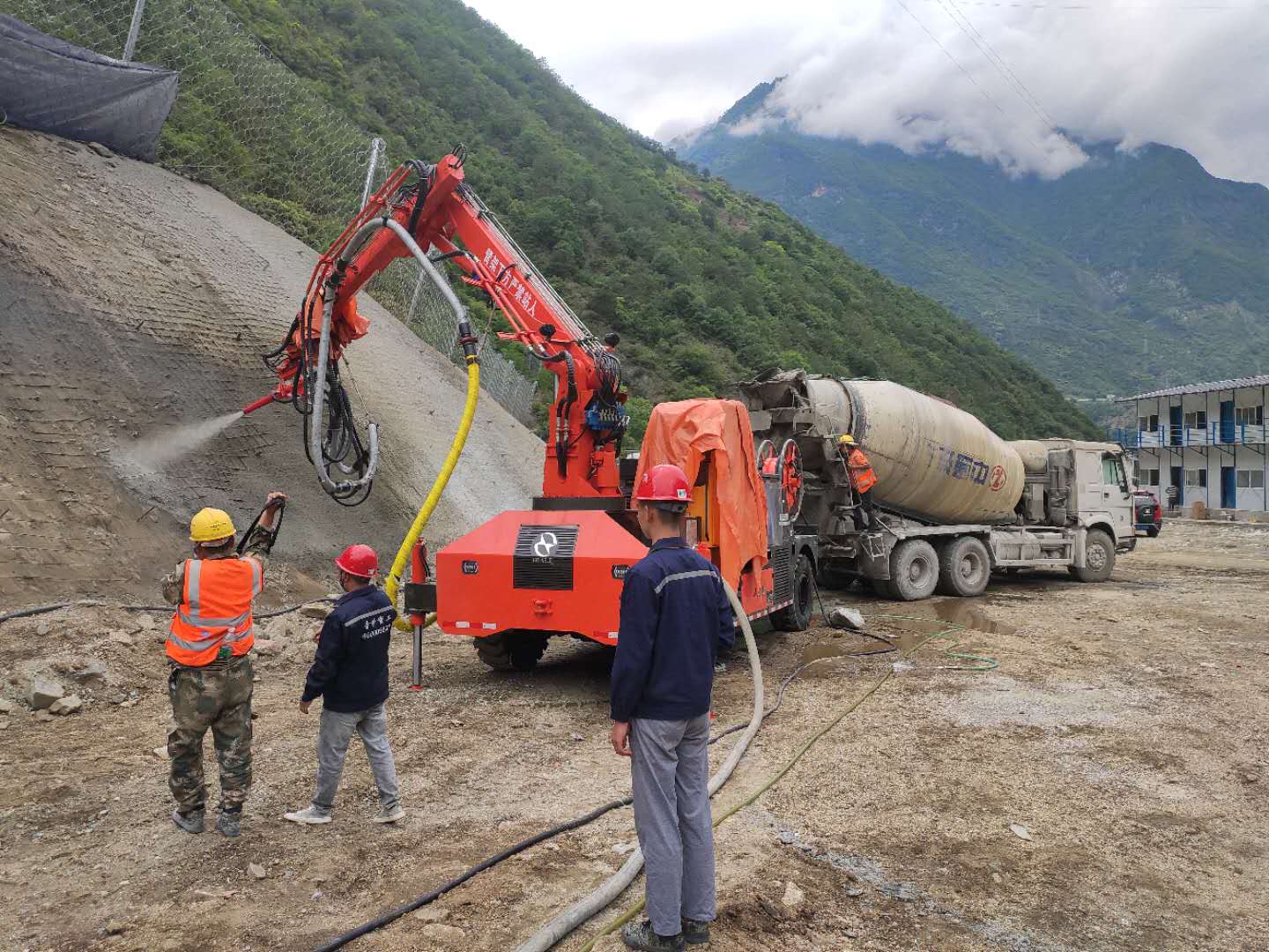 混凝土泵 青科重工 濕噴臺車
